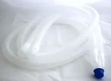 Контур дыхательный для взрослых гофрированный с угловым переходником Luer Lock + дополнительный шланг 80 см